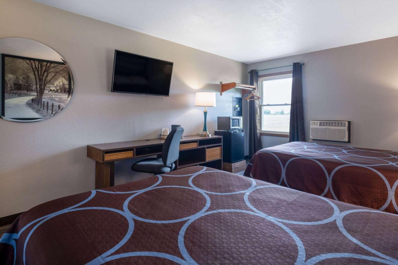 Super 8 By Wyndham Mattoon Hotel Exterior photo